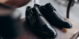 Lady Electric Shoe Polishers